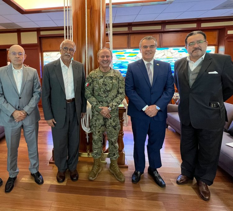 Expone Miguel Ángel Navarro Quintero el proyecto, "Puerto Nayarit Corredor del Norte" en la Ciudad de México.