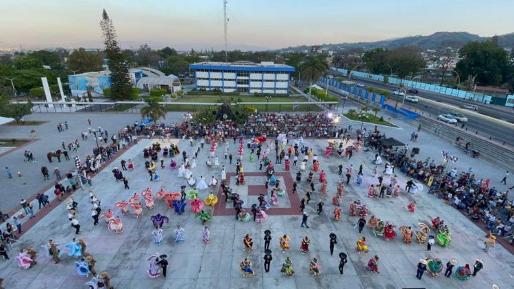 HOMENAJE A AMADO NERVO, POESÍA, PREMIO NACIONAL DE NOVELA BREVE Y MUESTRA MASIVA DE DANZA EN EL SEGUNDO DÍA DE FESTIVAL UNIVERSITARIO GRAN NAYAR