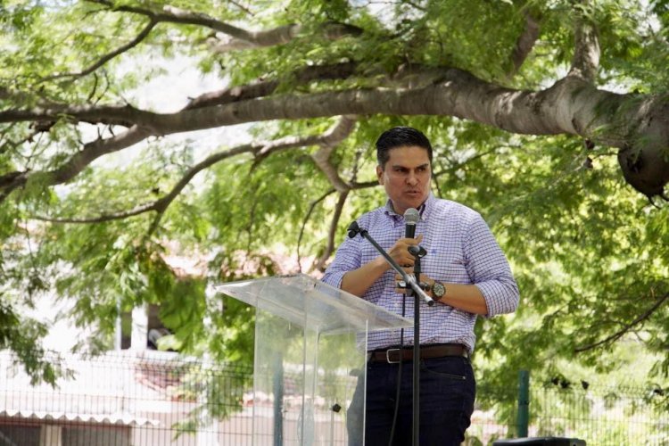 Desde Coapan, municipio de Jala, Pavel Jarero acompañado del subsecretario de la secretaría del Bienestar, Raúl Paulin, arrancaron con la tercera jornada nacional de siembra del programa para el Bienestar Sembrando Vida.