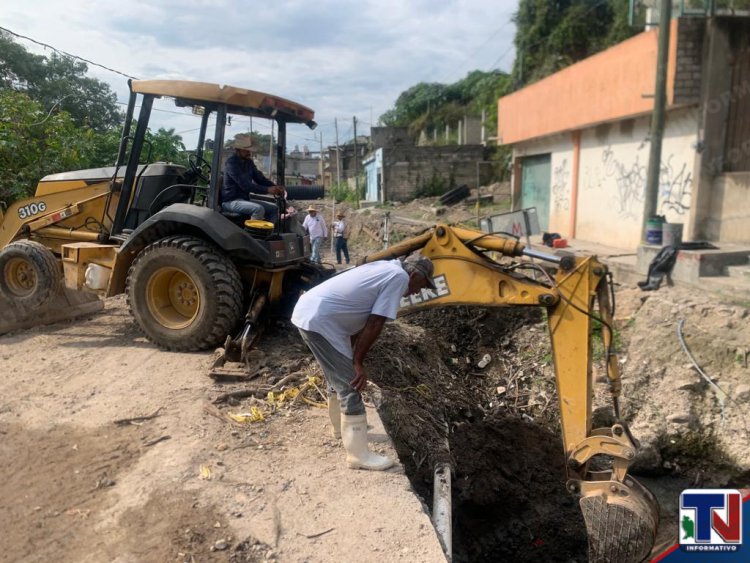 GERALDINE PONCE ATIENDE LLAMADO DE VECINOS QUE SE MANIFESTARON EN AVENIDA VICTORIA