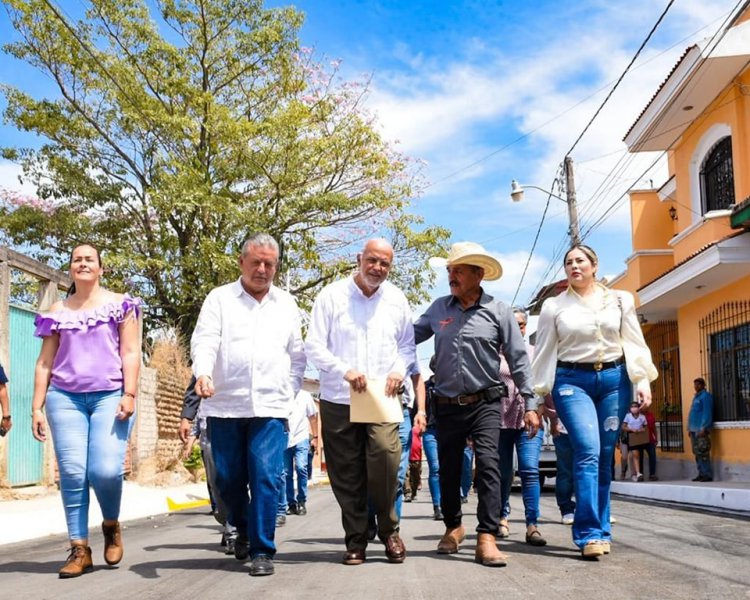 Trabajo en equipo, siempre da buenos resultados. Miguel Ángel Navarro Quintero