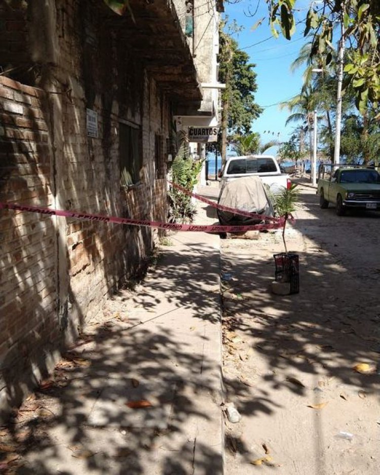 BOMBEROS DE NAYARIT ATIENDEN EL REPORTE DE UNA FACHADA CON RIESGO DE COLAPSAR EN LA LOCALIDAD DE LA PEÑITA DE JALTEMBA